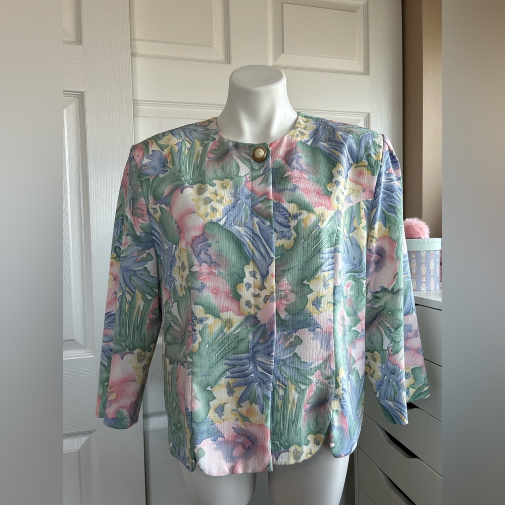 Leslie Belle Vintage Floral Pastel Top